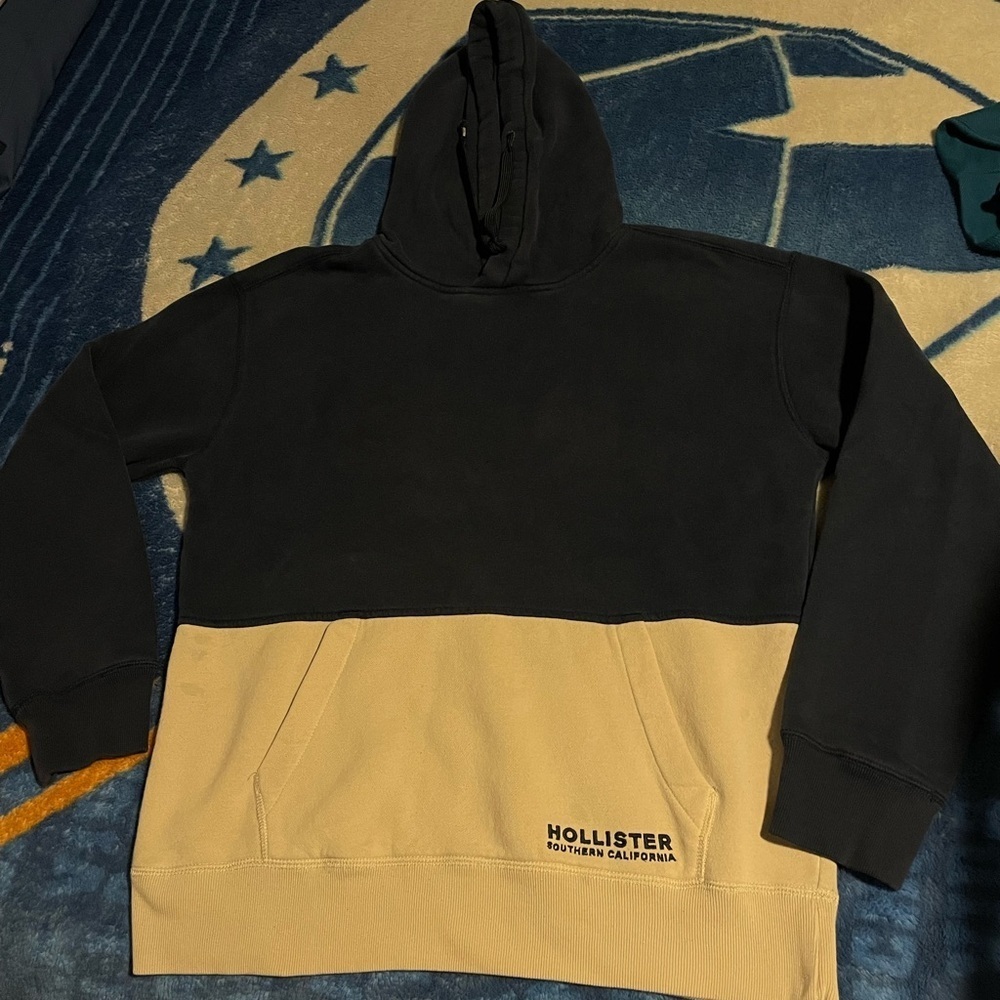 Hollister Men's Black and Tan Hoodie